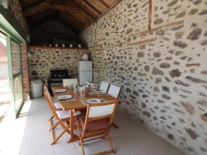 Maisons de vacances Gite Arnac, 4 pieces, 6 personnes - FR-1-742-32 : photos des chambres