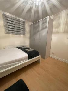 Entire 3 BR Home - Minutes to Emirates Stadium!