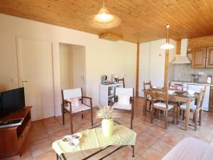 Maisons de vacances Gite Siran, 3 pieces, 4 personnes - FR-1-742-45 : photos des chambres