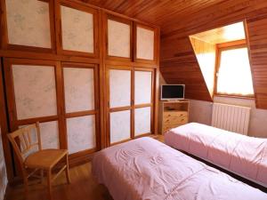 Maisons de vacances Gite Thiezac, 3 pieces, 4 personnes - FR-1-742-74 : photos des chambres