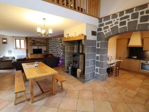 Maisons de vacances Gite Saint-Flour, 5 pieces, 8 personnes - FR-1-742-136 : photos des chambres