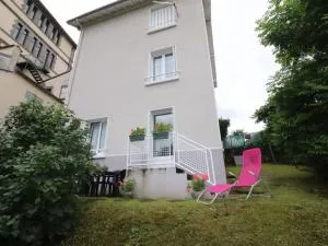 Charmant Gîte à Aurillac avec Jardin Privatif et Parking, Idéal pour 4 Pers., À Proximité du Centre - FR-1-742-172 - Raulhac