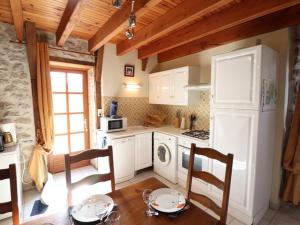 Maisons de vacances Gite Labesserette, 3 pieces, 5 personnes - FR-1-742-127 : photos des chambres