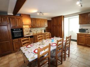 Maisons de vacances Gite Trizac, 4 pieces, 6 personnes - FR-1-742-192 : photos des chambres