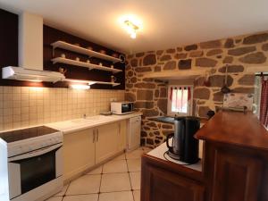 Maisons de vacances Gite Lavigerie, 4 pieces, 6 personnes - FR-1-742-250 : photos des chambres