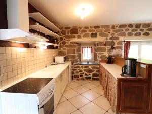 Maisons de vacances Gite Lavigerie, 4 pieces, 6 personnes - FR-1-742-250 : photos des chambres