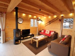 Maisons de vacances Gite Saint-Jacques-des-Blats, 4 pieces, 8 personnes - FR-1-742-259 : photos des chambres