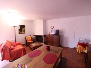 Maisons de vacances Gite Arpajon-sur-Cere, 3 pieces, 4 personnes - FR-1-742-292 : photos des chambres