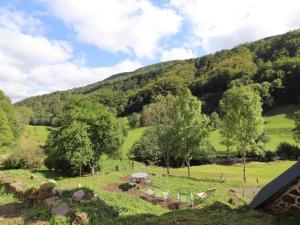 Maisons de vacances Gite Saint-Paul-de-Salers, 4 pieces, 6 personnes - FR-1-742-326 : photos des chambres