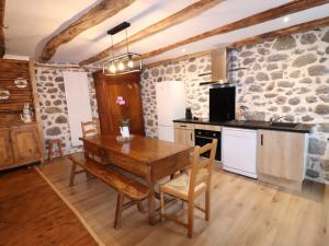 Maisons de vacances Gite Mandailles-Saint-Julien, 2 pieces, 3 personnes - FR-1-742-328 : photos des chambres