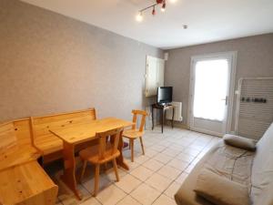 Maisons de vacances Gite Coltines, 3 pieces, 5 personnes - FR-1-742-273 : photos des chambres