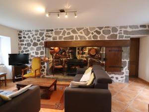 Maisons de vacances Gite Jou-sous-Monjou, 5 pieces, 8 personnes - FR-1-742-300 : photos des chambres