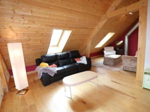 Maisons de vacances Gite Talizat, 5 pieces, 8 personnes - FR-1-742-481 : photos des chambres