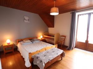 Maisons de vacances Gite Saint-Etienne-de-Chomeil, 3 pieces, 4 personnes - FR-1-742-426 : photos des chambres
