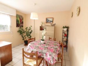 Appartements Appartement Aurillac, 3 pieces, 4 personnes - FR-1-742-449 : photos des chambres