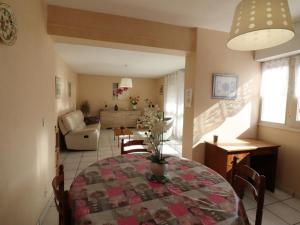 Appartements Appartement Aurillac, 3 pieces, 4 personnes - FR-1-742-449 : photos des chambres