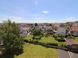 Appartements Appartement Aurillac, 2 pieces, 2 personnes - FR-1-742-389 : photos des chambres