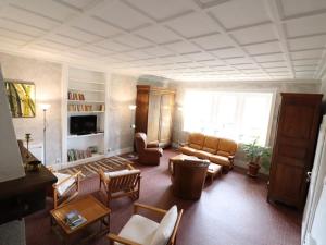 Maisons de vacances Gite Vic-sur-Cere, 5 pieces, 8 personnes - FR-1-742-491 : photos des chambres