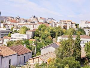 Appartements Le Bienheureux, le calme en ville et jardin : photos des chambres