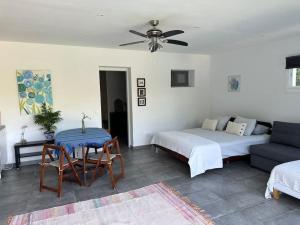 Pool-side chic studio in beautiful countryside