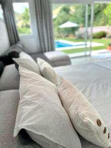 Pool-side chic studio in beautiful countryside