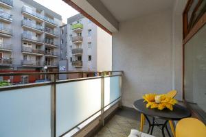 Comfortable Wojskowa Apartment by Noclegi Renters