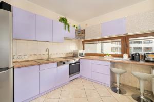 Comfortable Wojskowa Apartment by Noclegi Renters