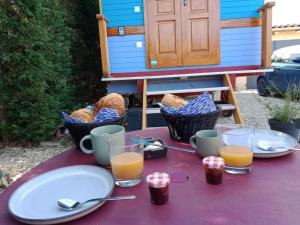 Maisons de vacances Logement Le Temps d une Pause 6 personnes en face du Beaujolais - Climatisation et Borne recharge vehicule electrique : photos des chambres