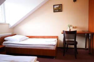 Comfort Triple Room with Shower room in Noclegi Stokrotka