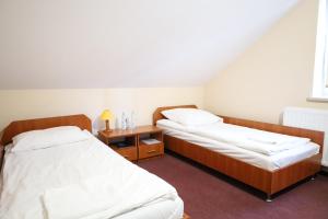Double or Twin Room with Shower room in Noclegi Stokrotka