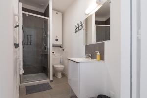 Appartements LE CINEMA 202 Proche commodites - Stationnement gratuit : photos des chambres