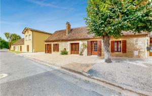 Maisons de vacances Beautiful Home In St Pierre Deyraud With 3 Bedrooms, Private Swimming Pool And Outdoor Swimming Pool : photos des chambres