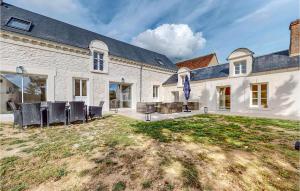 Maisons de vacances Awesome Home In La Vernelle With Heated Swimming Pool, Private Swimming Pool And 4 Bedrooms : photos des chambres