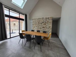 Maisons de vacances Maison familiale proche plages avec jacuzzi : photos des chambres