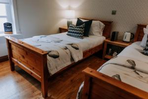 Twin Room with Shower room in The Ferry House Inn