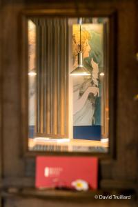 Suites Mana- Studio Art Ducal avec Terrasse sur larrière de la Place Ducale Parking inclus