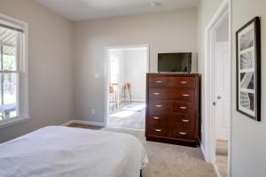 Indianapolis Home with Porch - Close to Mile Square!