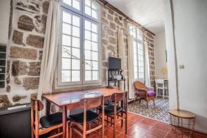 Appartements Appartement 2eme etage plein coeur centre historique de Pezenas : photos des chambres