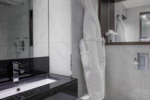 Deluxe Queen Room room in DoubleTree By Hilton London - Greenwich
