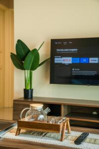 Cosy City-View Suite in Town
