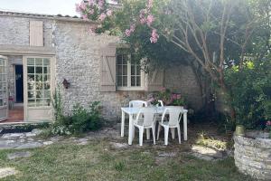 Villas Family vacation home 10 minutes from the beach : Villa 1 Chambre