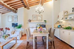 Maria Farmhouse Apartment in Wine Resort in Lucca