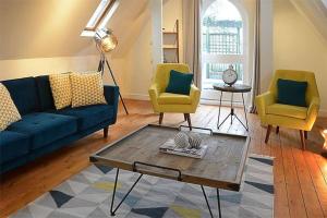 Unique 3 broom house + free parking city centre