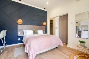 Hampton Collection - 2 Sleeper Studio Apartment with Pool