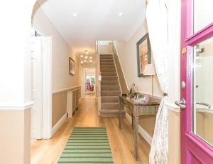 Fashionable Chic Townhouse in D4