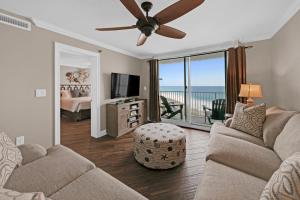 Destin on the gulf 704- Updated Gulf Front Property with Washer and Dryer