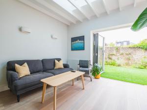 Pass the Keys Peckham House with garden London