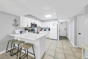 BeachCrest 101 - Directly on the beach in the heart of Seagrove Beach along 30A