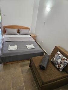 Booking Apartments Alone 1