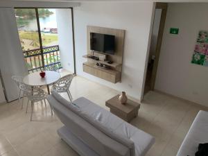 Apartamentos San Jose vistal al lago, cerca del parque. Guatape.